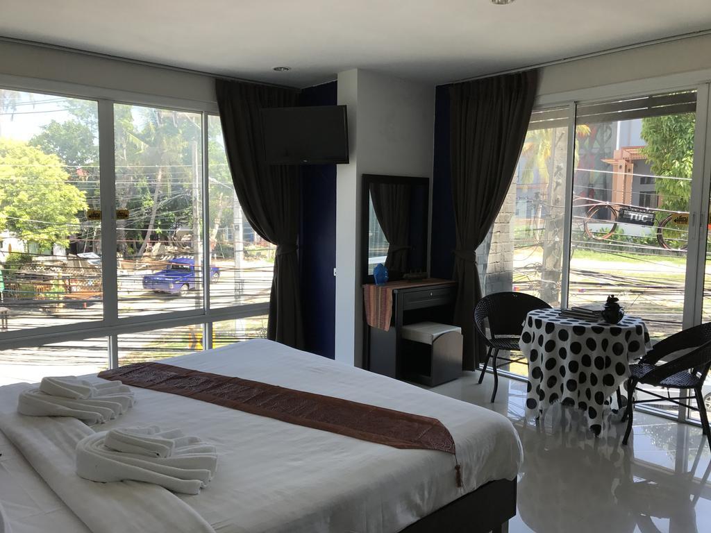 But Different Phuket Boutique Hotel Nai Harn Exterior photo