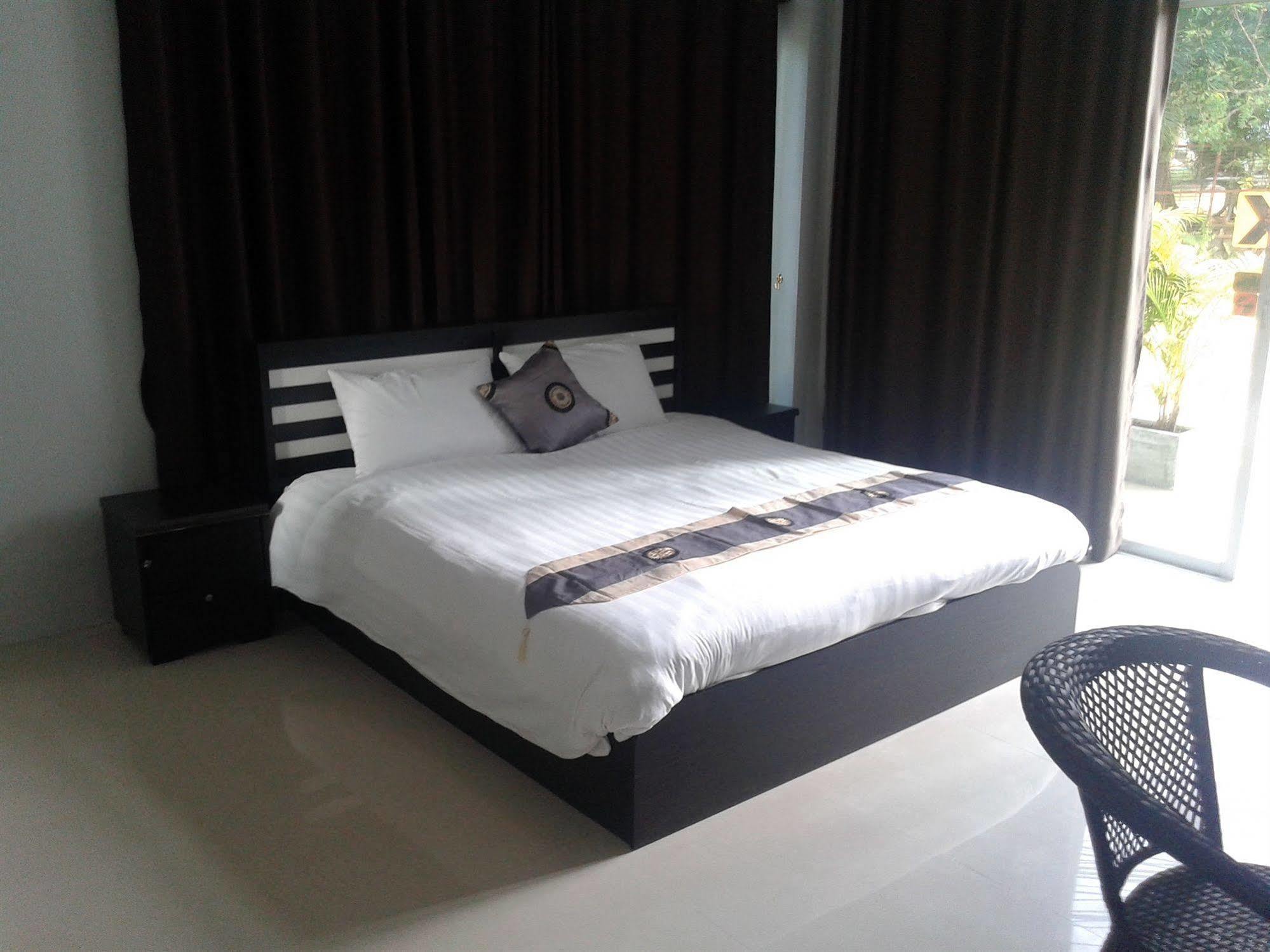 But Different Phuket Boutique Hotel Nai Harn Exterior photo