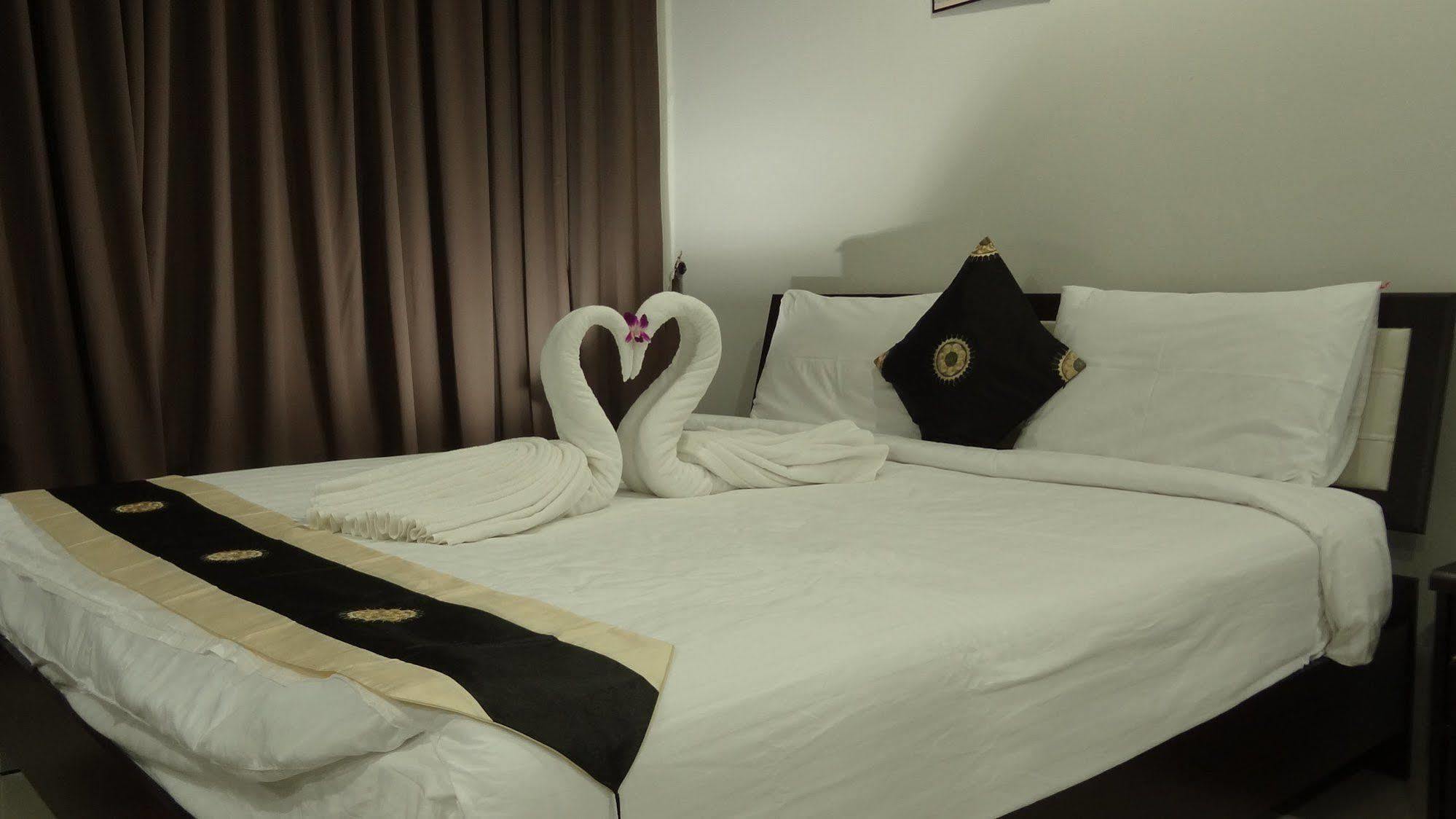 But Different Phuket Boutique Hotel Nai Harn Exterior photo